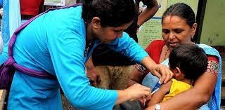 चितवनमा एक लाख ६१ हजार बालबालिकालाई दादुरा-रुवेलाको खोप दिइँदै